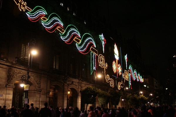 Encienden alumbrado decorativo a€œFiestas Patrias 2015a€ con tecnología led en la CDMX
