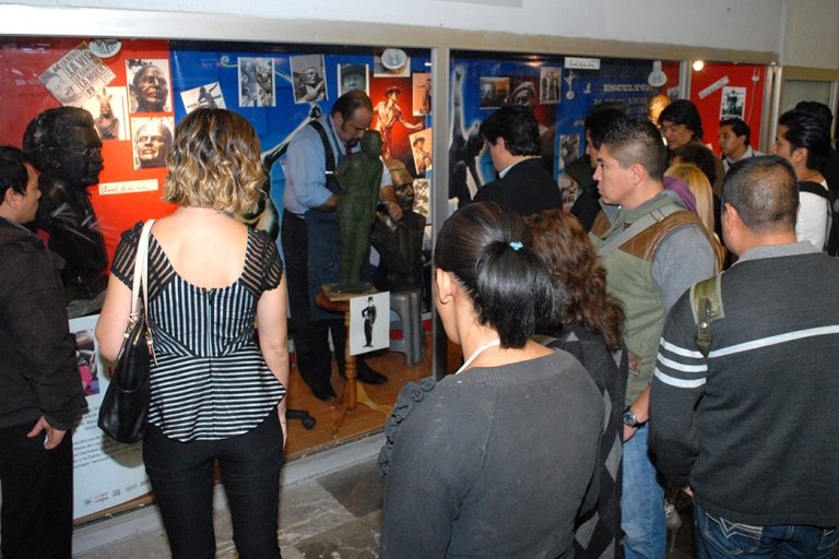 EXTIENDEN ARTISTAS PLÃSTICOS SU TRABAJO EN METRO GALERÃAS DE PINO SUÃREZ