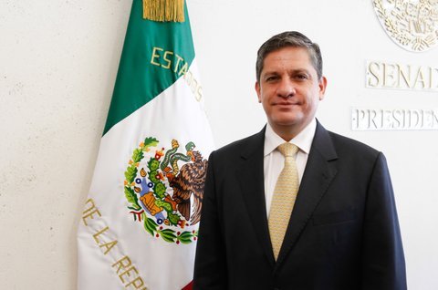 El senador Luis Humberto FernÃ¡ndez comparte sus planes que tiene para la ciudad con el GDF