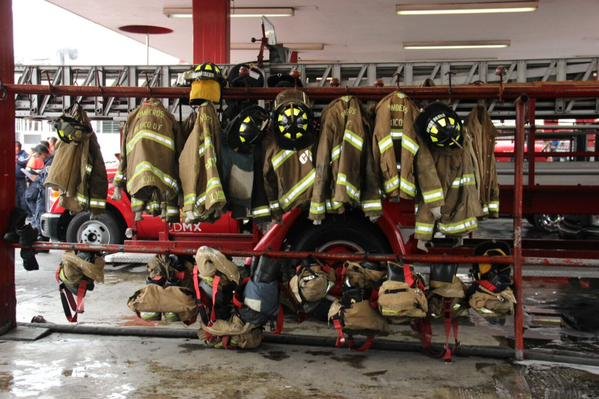 Celebran bomberos 128 años de servir a la CDMX