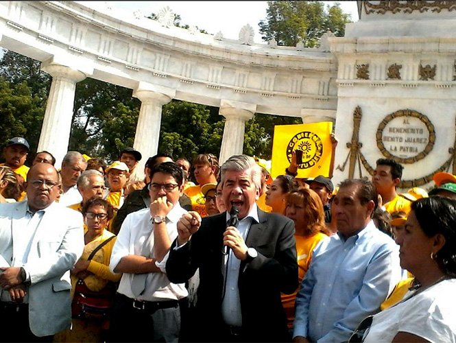 PERREDISTAS EN EL HEMICICLO A JUÁREZ