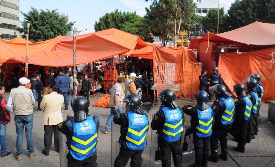 Encabeza titular de SSPDF operativo de retiro de ambulantaje de la plaza Pino Suárez.
