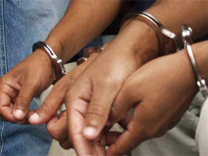 Detienen elementos de la SSPDF a dos sujetos por secuestro y asalto a transportistas en la delegación Iztacalco.