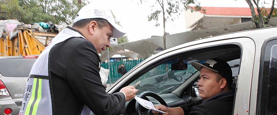 ENTREGA GOBIERNO CDMX EJEMPLARES DEL NUEVO REGLAMENTO DE TRÁNSITO