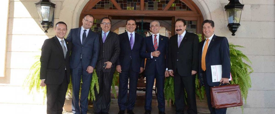 Firma Jefe de Gobierno convenio para llevar a€œEl Médico en Tu Casaa€ a Michoacán