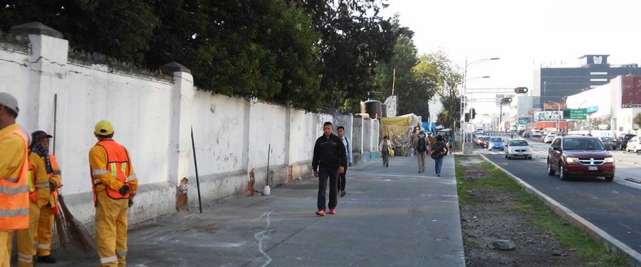 SE RETIRAN COMERCIANTES EN VÃA PÃšBLICA DEL PANTEÃ“N FRANCÃ‰S