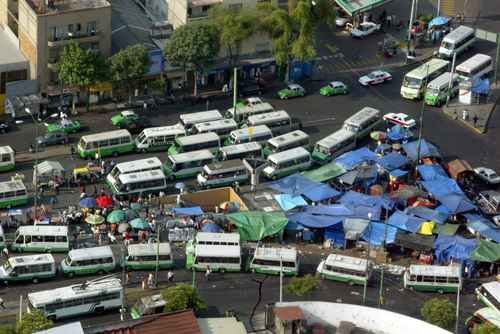 5 UNIDADES DE TRANSPORTE PÚBLICO REMITIDAS AL CORRALÓN POR INGRESAR A ZONAS NO PERMITIDAS EN CHAPULTEPEC