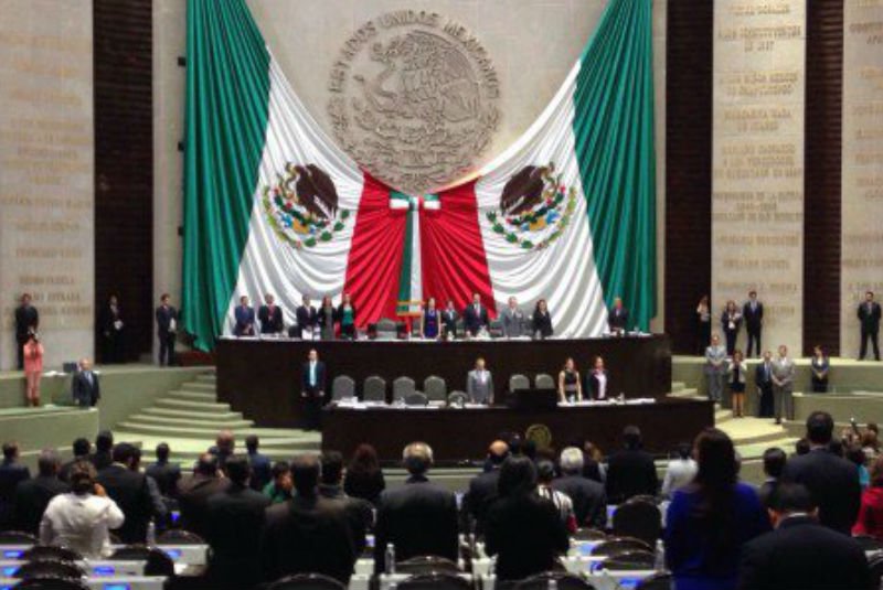 DIPUTADOS GUARDAN MINUTO DE SILENCIO POR EL 2 DE OCTUBRE DE 1968