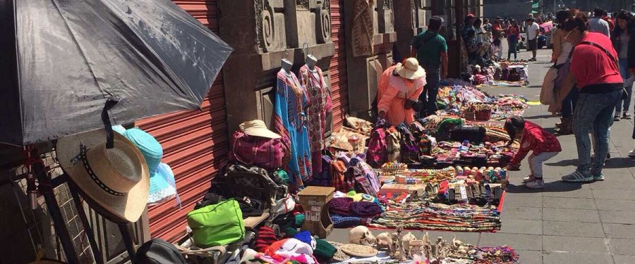 Acuerda Gobierno de la Ciudad retiro de comerciantes en Tacuba
