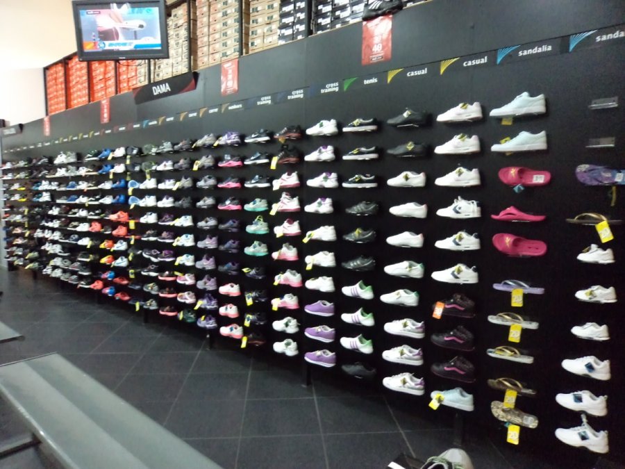 ELEMENTOS DE SSPDF EN COORDINACIÃ“N CON PERSONAL DE C-2 LOGRAN LA DETENCIÃ“N DE TRES SUJETOS QUE SAQUEABAN TIENDA DE MARTÃ