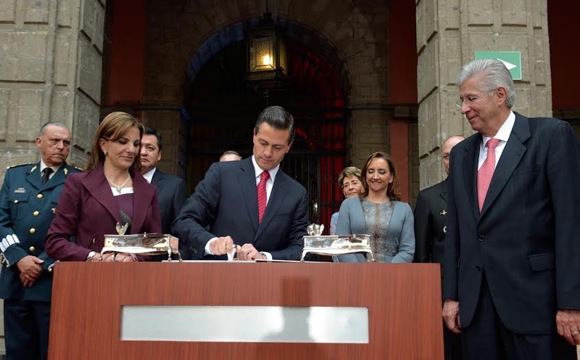 El Presidente Enrique Peña Nieto encabezó en Palacio Nacional una salutación a servidores públicos.