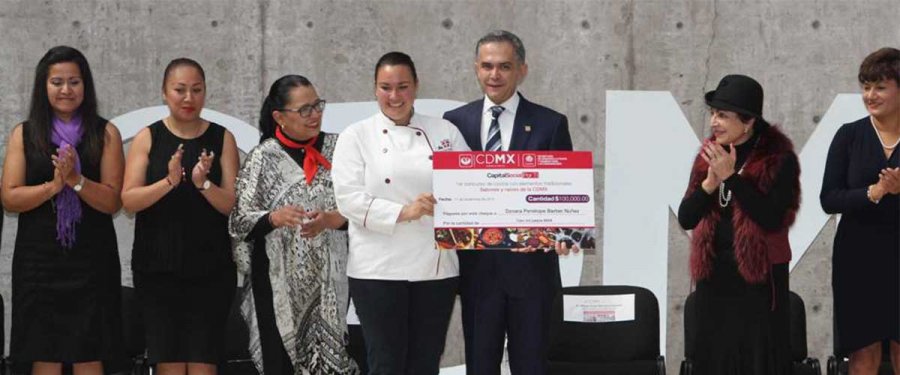 Entrega Jefe de Gobierno Apoyos del Programa Agricultura Sustentable a Pequeña Escala