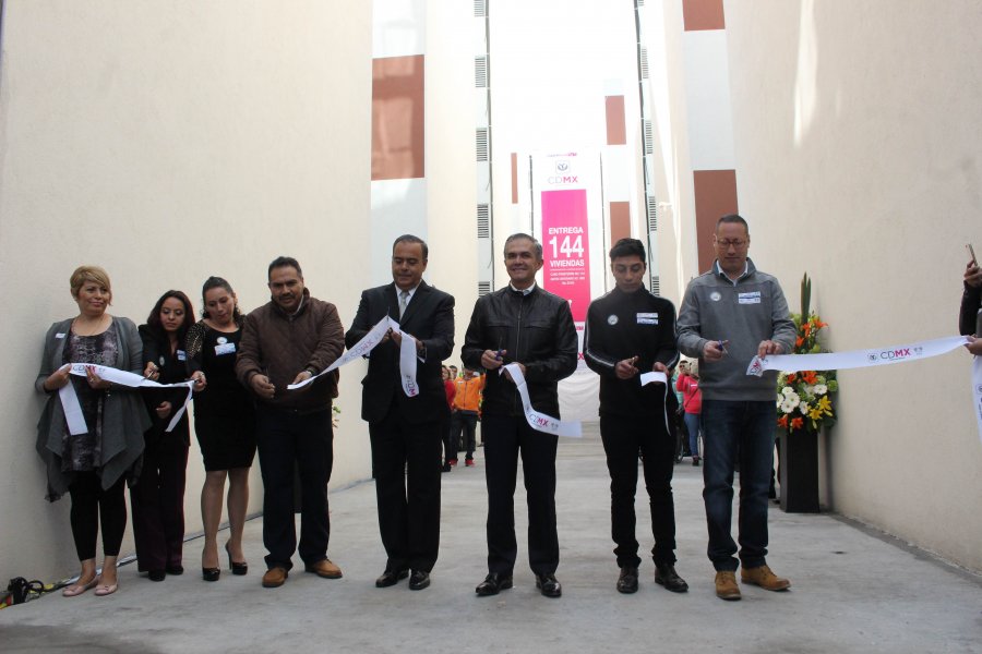 Entrega Jefe de Gobierno 144 viviendas sustentables en Gustavo A. Madero