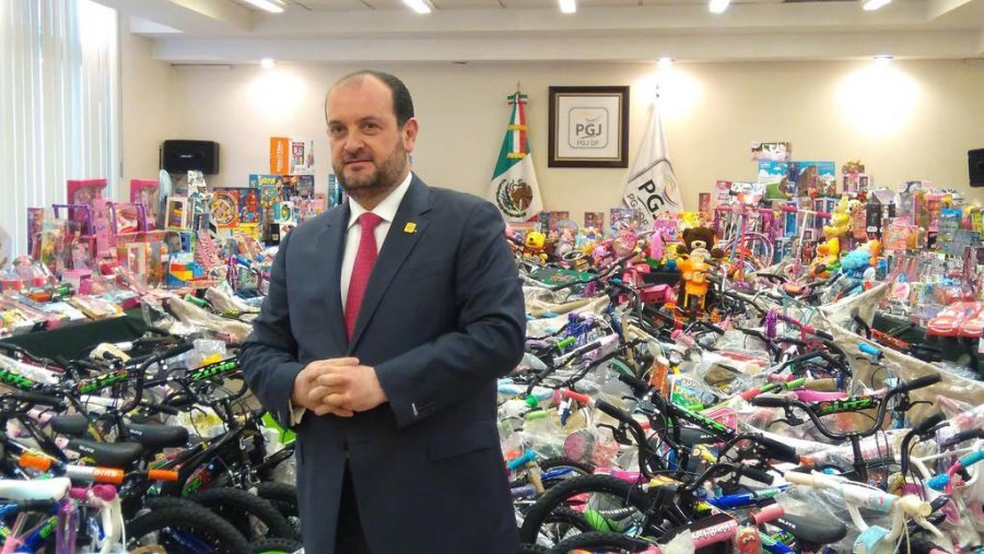 Dona PGJDF cuatro mil 496 juguetes al Juguetón 2016