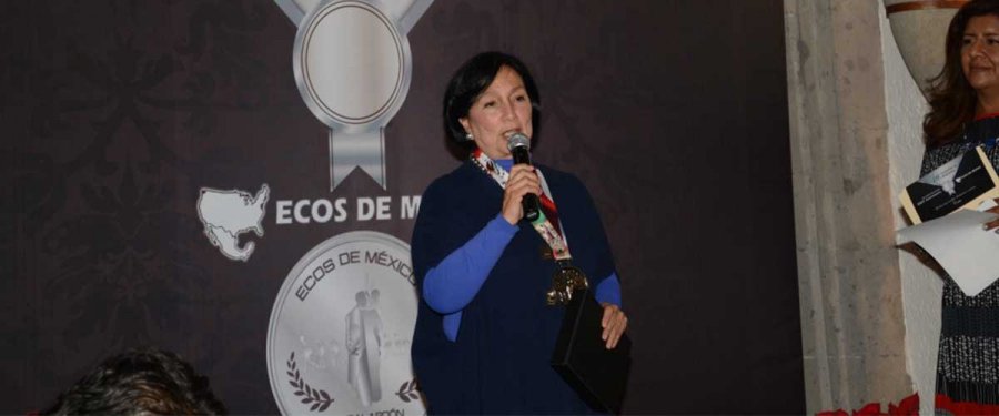 Recibe Secretaria del Trabajo y fomento al empleo primer galardón al migrante