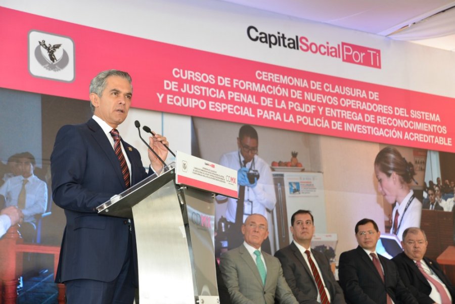 Encabeza Jefe de Gobierno ceremonia de fin de cursos de formación de operadores del nuevo Sistema de Justicia