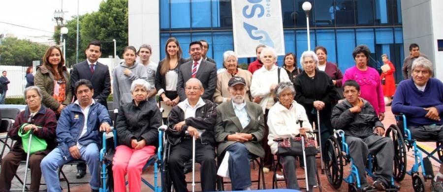 Donan silla de ruedas a población vulnerable de Benito Juárez