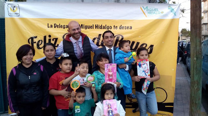 Entregan Reyes Magos juguetes no bélicos a niños y niñas de Miguel Hidalgo