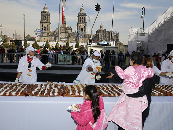 MAÑANA A LAS 9.00 hrs. Monumental Rosca de Reyes en el Zócalo.