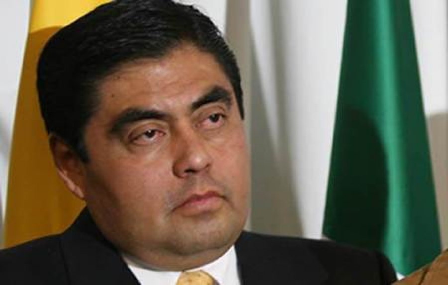Reportan a Barbosa grave de salud