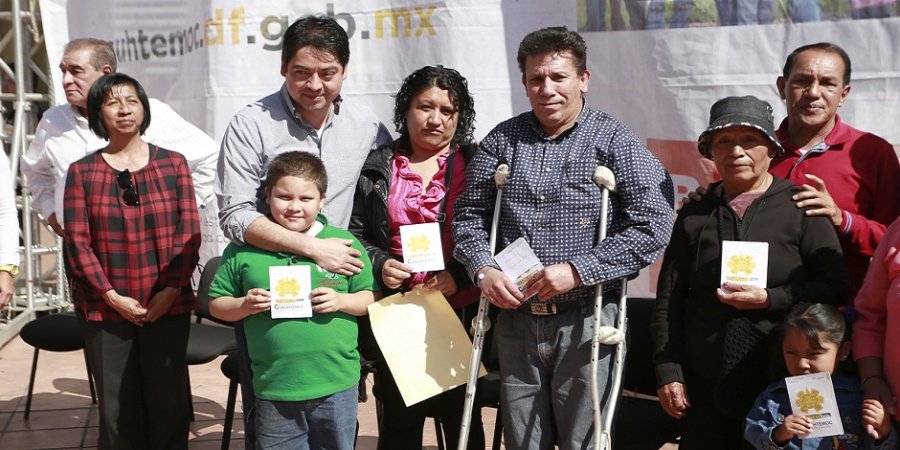 ENTREGA CUAUHTÉMOC MÁS DE MIL TARJETAS DE APOYO ECONÓMICO