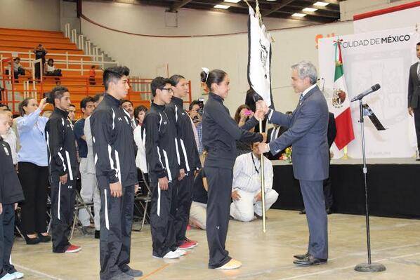 Abandera Mancera al equipo de CDMX que participará en Olimpiada y Paralimpiada nacional 2014