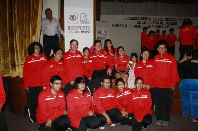 Recibe selección el estandarte de la CDMX rumbo a la Olimpiada y Paralimpiada Nacional 2015