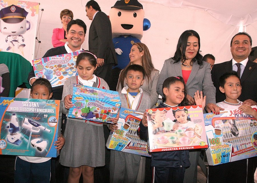 DELEGACIÓN CUAUHTÉMOC INTERCAMBIA JUGUETES BÉLICOS POR DIDÁCTICOS