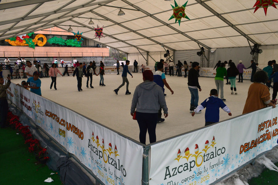 ASISTEN MÁS DE 30 MIL A PISTA DE HIELO EN AZCAPOTZALCO