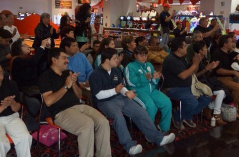 Reconocen a campeones de boliche y natación de los Juegos del Deporte Adaptado 2014