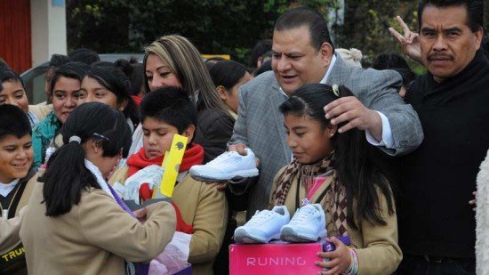 INICIA EN TLALPAN ENTREGA DE 25 MIL PARES DE TENIS A SECUNDARIAS PÚBLICAS
