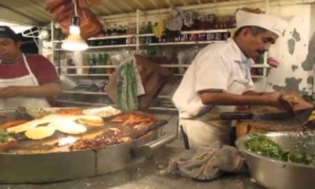 Consumir alimentos en vÃ­a pÃºblica, grave riesgo para la salud