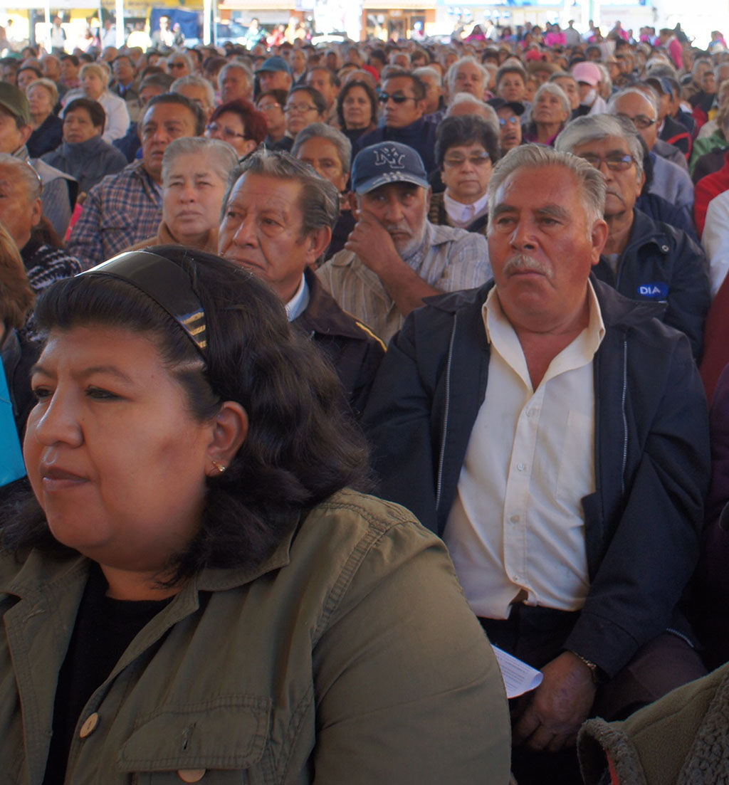 Tláhuac sede de la entrega de 730 tarjetas de la pensión alimentaria
