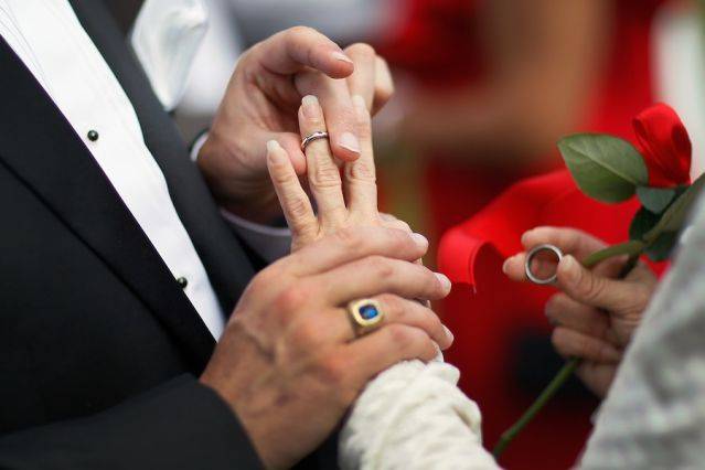 Homologar edad mínima para casarse