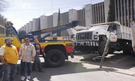 Avanza DelegaciÃ³n CuauhtÃ©moc en baja de 88 vehÃ­culos oficiales en desuso