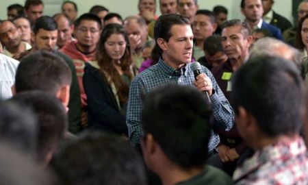 Recibe el Presidente Enrique PeÃ±a Nieto a mexicanos repatriados de los EUA