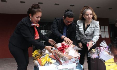 PARTICIPA EN ZAPATÃ“N DE LA CDHDF Y ENTREGA ZAPATOS Y CALCETINES