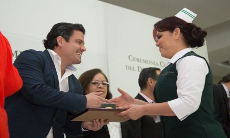 Reconoce AristÃ³teles Sandoval labor de enfermer@s en su dÃ­a