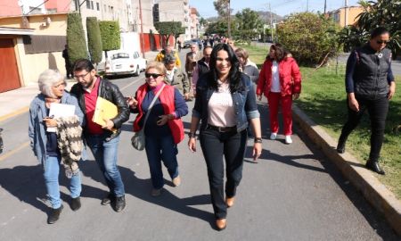INFORMAN DIONE ANGUIANO Y RICARDO BECERRA A DAMINIFICADOS AVANCE DE PROCESO DE RECONSTRUCCIÓN    