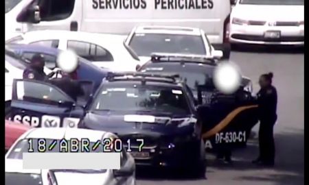 POLICÍAS DETIENEN A PAREJA POR ROBO A NEGOCIO; PGJ BUSCA VINCULARLOS A PROCESO POR ESE DELITO Y HOMICIDIO